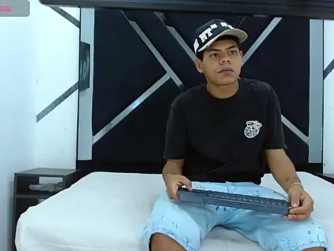 Yordi Alpha online show from November 2025 01:11:02 PM