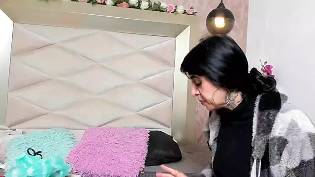 HaryBlair online show from December 2025 01:04:02 PM