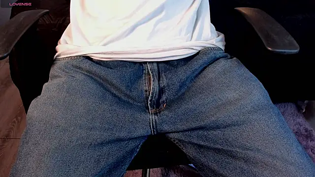 Snapshot of Lil_James chatting on November 2025 08:09:01 PM Lil James online show from November 2025 08:09:01 PM