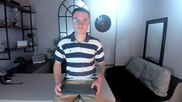 Snapshot of Lil_James chatting on November 2025 08:41:02 PM Lil James online show from November 2025 08:41:02 PM