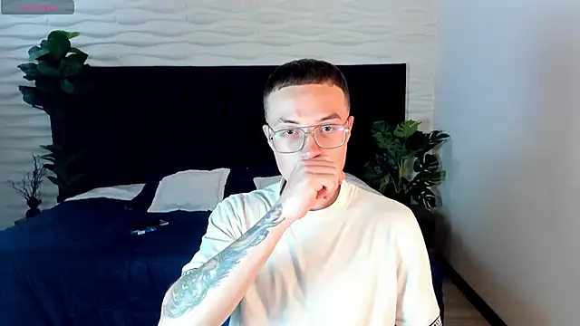 Snapshot of Lil_James chatting on November 2025 08:40:01 PM Lil James online show from November 2025 08:40:01 PM