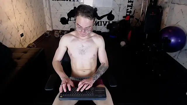 Snapshot of Lil_James chatting on December 2025 08:13:01 PM Lil James online show from December 2025 08:13:01 PM