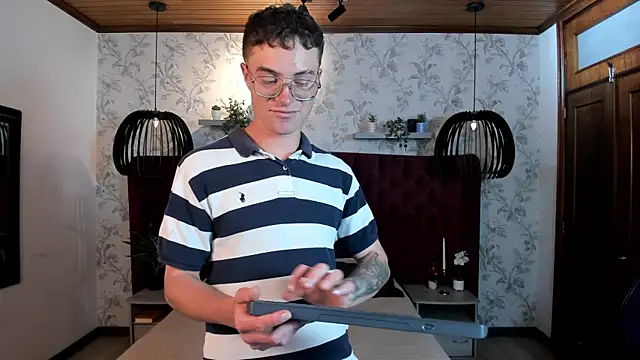 Lil James online show from April 2026 08:10:02 PM