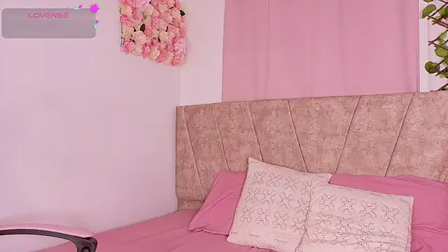 Karina Wong online show from November 2025 07:25:01 PM