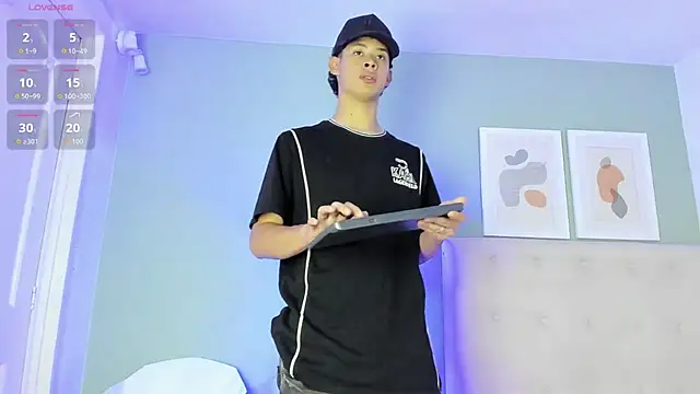 ApoloRicci online show from February 2026 07:42:02 PM