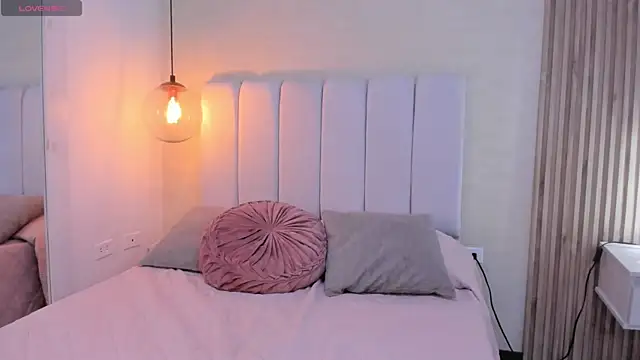 Scarletgod online show from April 2026 09:39:33 PM