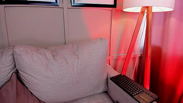 Snapshot of riley__reid chatting on December 2025 08:26:02 PM riley reid online show from December 2025 08:26:02 PM