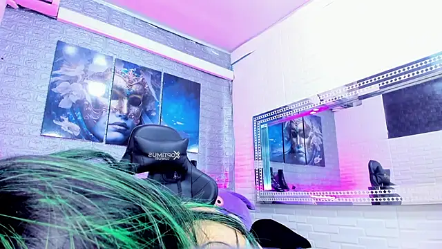 Jennfer Winson online show from December 2025 08:17:01 PM