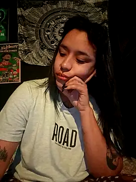 Isis Bathory online show from November 2025 11:52:02 AM