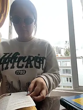 Selena Roa online show from November 2025 04:18:02 PM