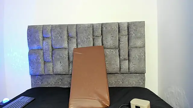 miah storm online show from November 2025 02:45:01 AM