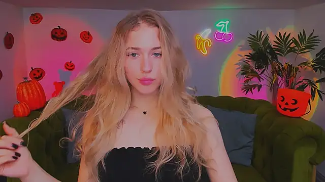 sassy cutie online show from November 2025 01:45:01 PM