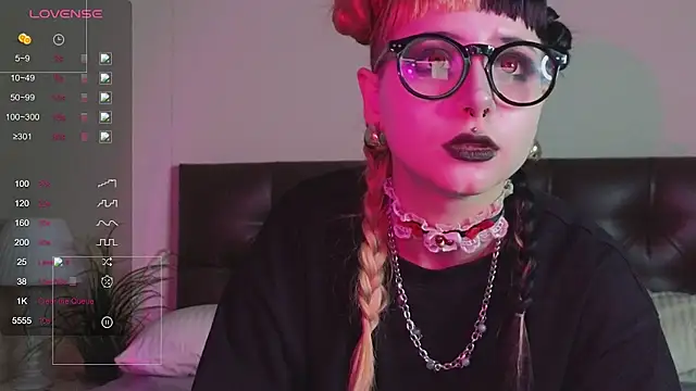 Snapshot of _JustCass_ chatting on November 2025 02:50:01 PM JustCass online show from November 2025 02:50:01 PM