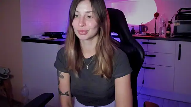 Snapshot of Kira-meow chatting on November 2025 04:06:01 PM Kira-meow online show from November 2025 04:06:01 PM