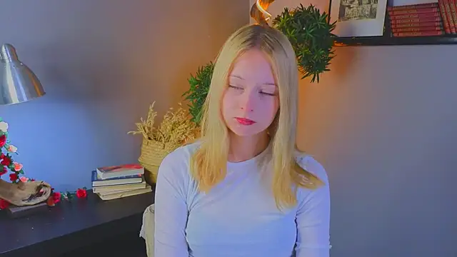 YungLyssy online show from November 2025 03:05:01 AM