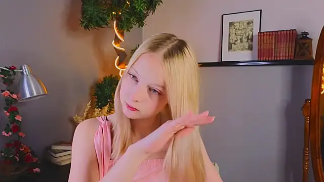 YungLyssy online show from November 2025 03:01:02 AM