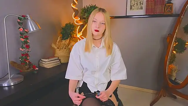 YungLyssy online show from November 2025 03:18:02 AM