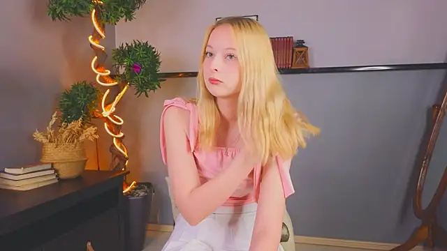 YungLyssy online show from November 2025 02:37:02 AM