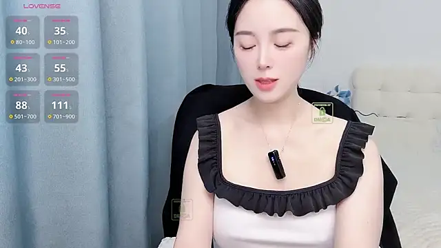 Xiaotaimei 666 online show from November 2025 05:40:01 AM