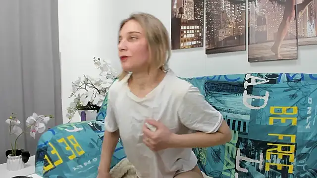 Snapshot of Tenderly_Sophie chatting on May 2026 08:23:01 AM Tenderly Sophie online show from May 2026 08:23:01 AM