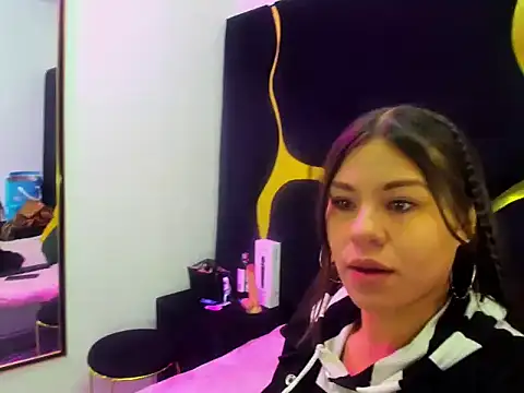 Gianna Johnson online show from December 2025 02:53:01 AM