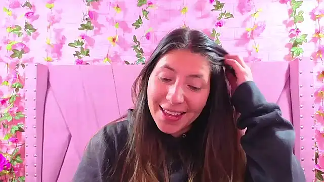 Snapshot of Alyy_Brown chatting on December 2025 01:00:02 AM Alyy Brown online show from December 2025 01:00:02 AM