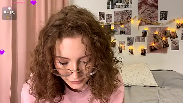 Kira Sanders online show from November 2025 05:39:01 PM