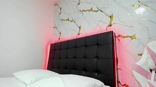 Scarlet DLuce online show from April 2026 09:03:02 AM