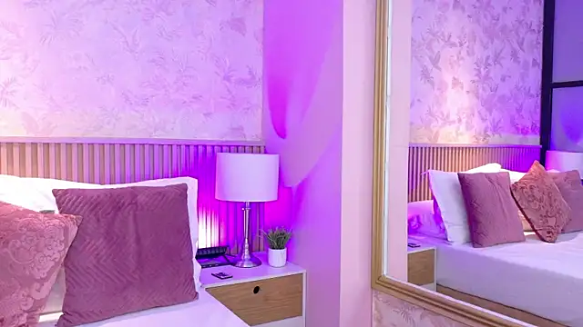 AdelineJhones online show from November 2025 01:33:02 PM