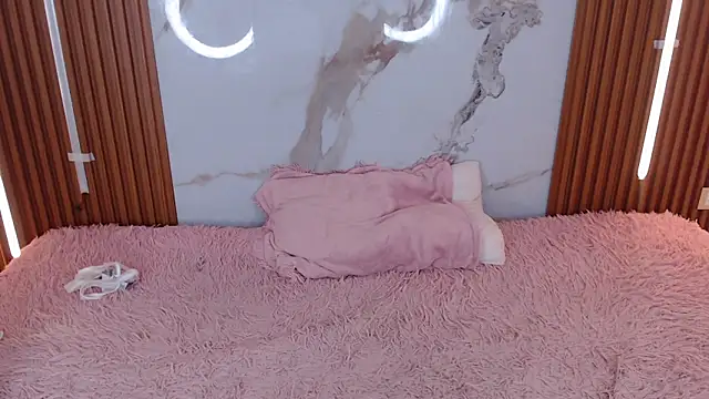 Snapshot of rosselyn_ chatting on November 2025 07:35:02 PM rosselyn online show from November 2025 07:35:02 PM