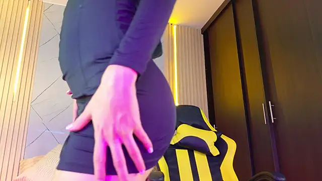 Sara swift9 online show from October 2025 08:16:02 PM