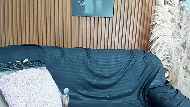 EmmadaSilva online show from November 2025 01:57:02 PM