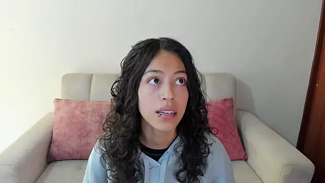 Snapshot of emily_jonessxx chatting on November 2025 04:51:02 PM emily jonessxx online show from November 2025 04:51:02 PM