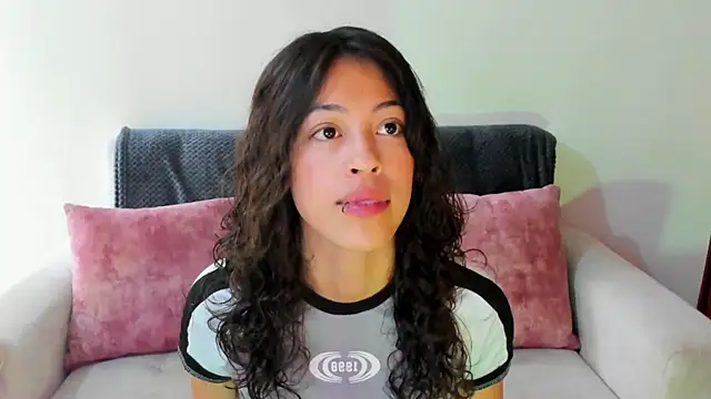 Snapshot of emily_jonessxx chatting on November 2025 06:15:01 PM emily jonessxx online show from November 2025 06:15:01 PM