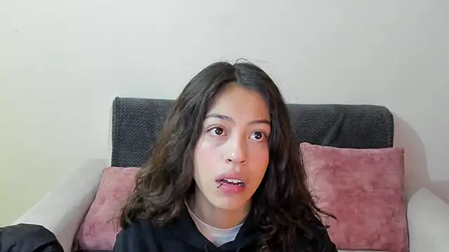 Snapshot of emily_jonessxx chatting on December 2025 11:37:01 AM emily jonessxx online show from December 2025 11:37:01 AM