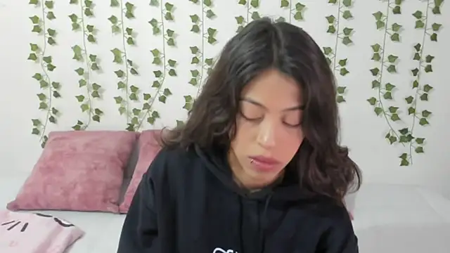 emily jonessxx online show from February 2026 04:12:02 PM