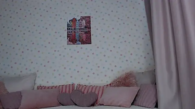 Snapshot of little_paw_ chatting on November 2025 05:39:01 AM little paw online show from November 2025 05:39:01 AM