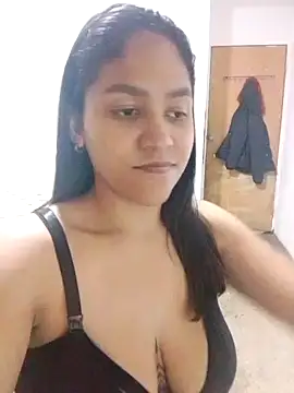 Snapshot of Yanananyx chatting on October 2025 02:25:02 AM Yanananyx online show from October 2025 02:25:02 AM