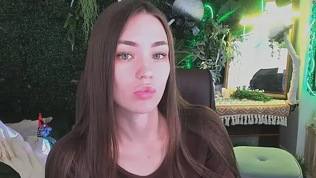 lollyrais online show from December 2025 02:01:01 PM