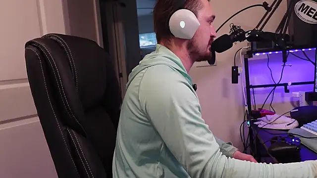 andrenoma427 online show from April 2026 10:33:02 PM