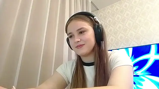 MilaRiviera online show from October 2025 05:01:01 PM