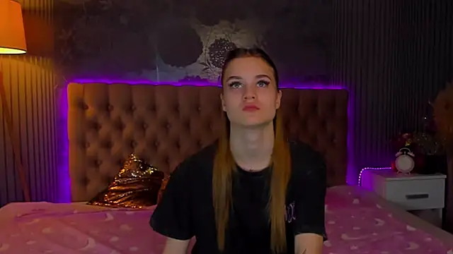 Snapshot of LuisaClover chatting on November 2025 01:22:01 PM LuisaClover online show from November 2025 01:22:01 PM