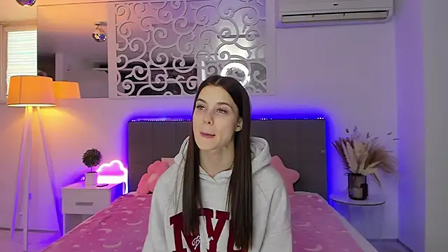 LuisaClover online show from January 2026 01:15:01 PM