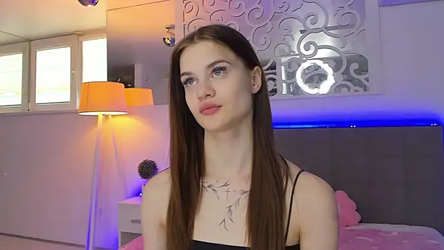 LuisaClover online show from March 2026 01:17:01 PM