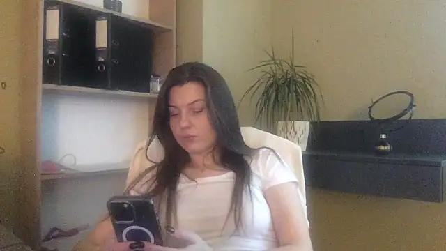 Snapshot of DollyRoma chatting on November 2025 08:35:02 AM DollyRoma online show from November 2025 08:35:02 AM