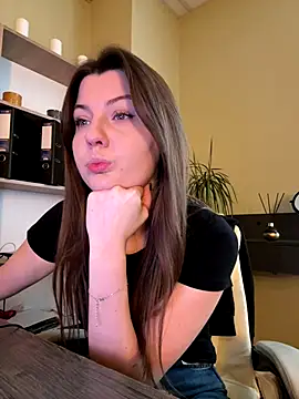 Snapshot of DollyRoma chatting on November 2025 08:48:02 AM DollyRoma online show from November 2025 08:48:02 AM