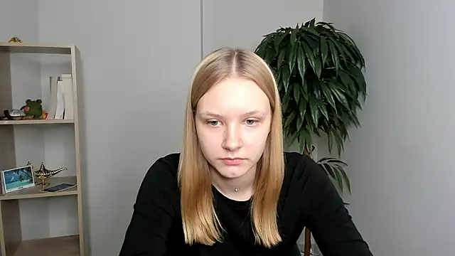 Snapshot of ElissaGlod chatting on October 2025 07:05:02 AM ElissaGlod online show from October 2025 07:05:02 AM