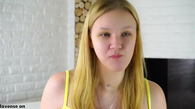 Snapshot of ElissaGlod chatting on November 2025 12:17:01 PM ElissaGlod online show from November 2025 12:17:01 PM