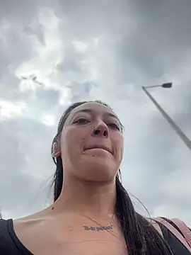 Lia  white online show from November 2025 06:52:01 PM