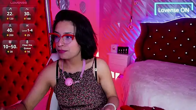 Snapshot of Roxanne_Han chatting on May 2026 12:10:01 PM Roxanne Han online show from May 2026 12:10:01 PM